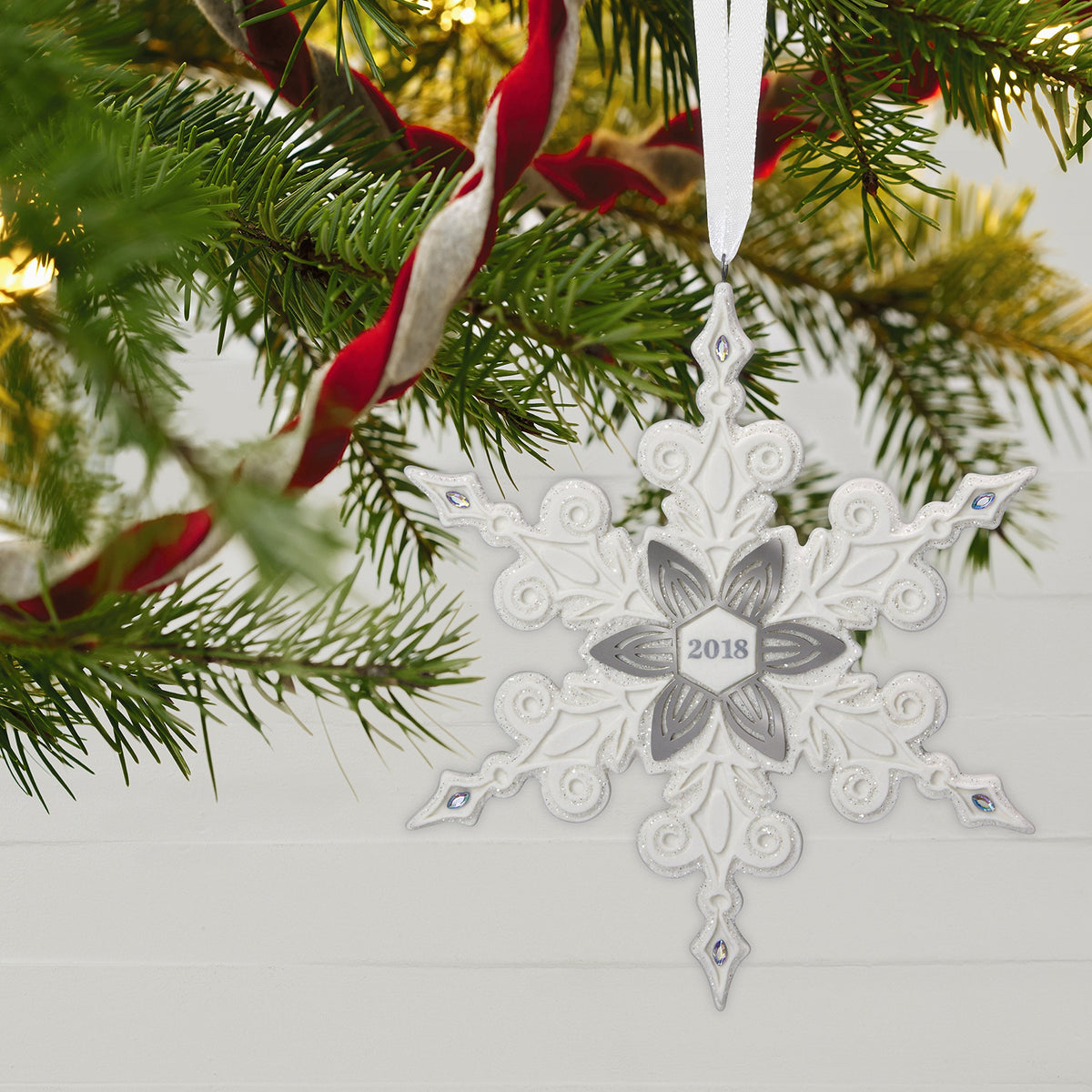 Porcelain Snowflake Christmas Ornament M187